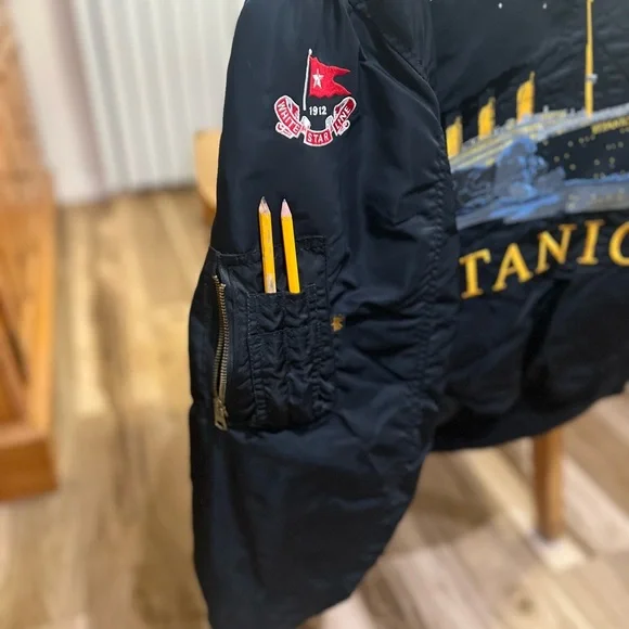 Rare "Titanic" movie bomber jacket. Makes a nice warm winter season coat. - Picture 4 of 11